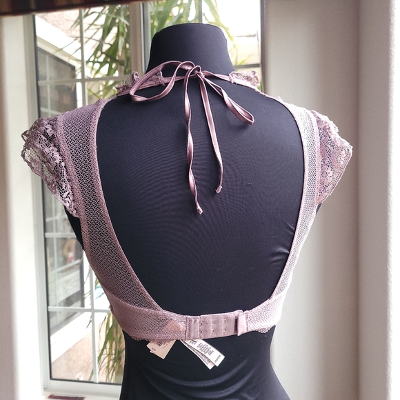 🍒NWT🍒 VS DREAM ANGELS LINED PLUNGE BRA - Picture 2 of 7